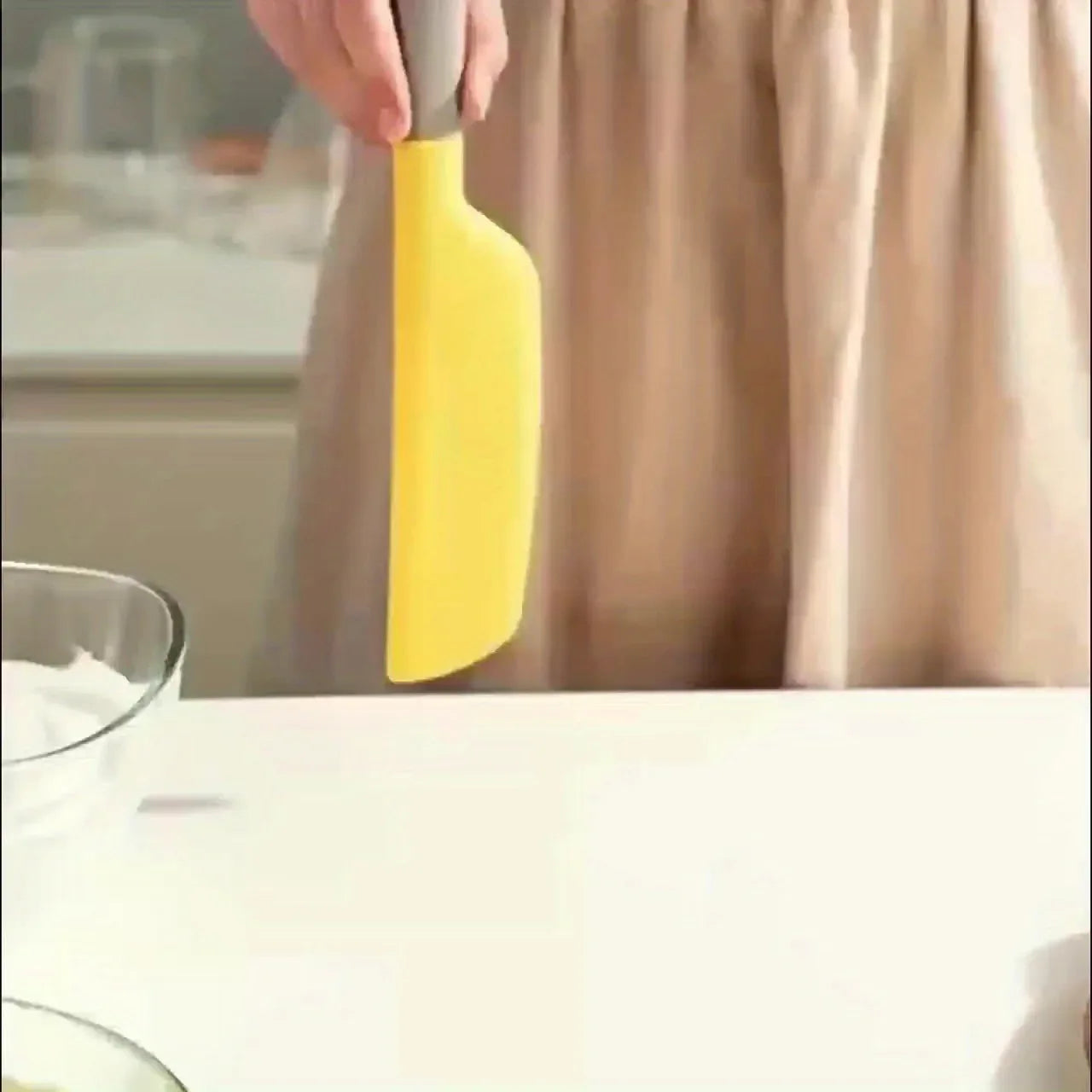 Oversized Silicone Spatula - Heat-Resistant, Non-Stick & Soft Kitchen Tool for Cooking, Baking, Mixing, Stirring & Scraping, Durable & Easy to Clean, Essential Cooking Utensil | Ergonomic Handle Design | Flexible Spatula
