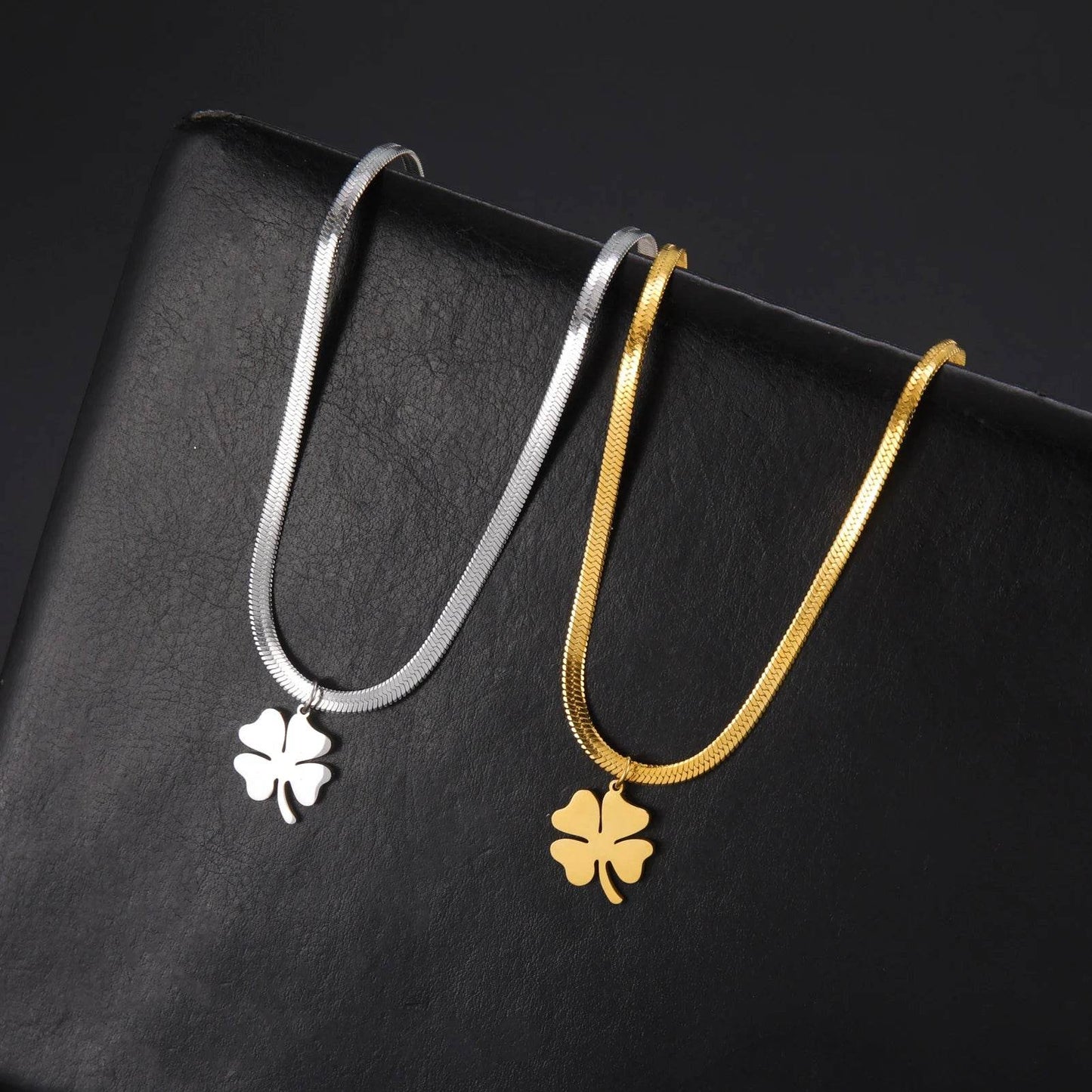 Clover Pendant Chain Necklace - Montero Milan