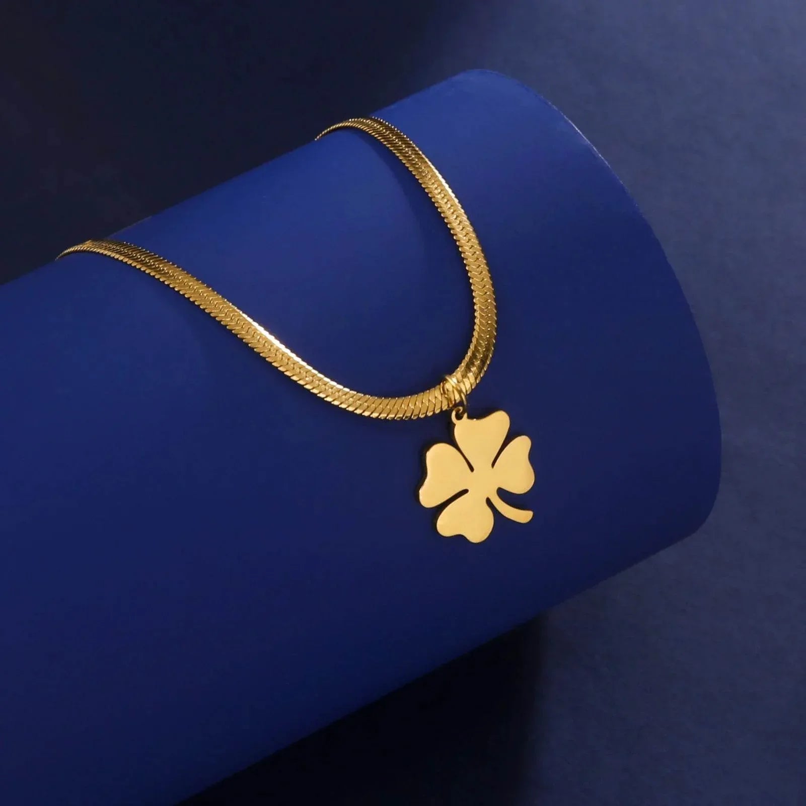 Clover Pendant Chain Necklace - Montero Milan