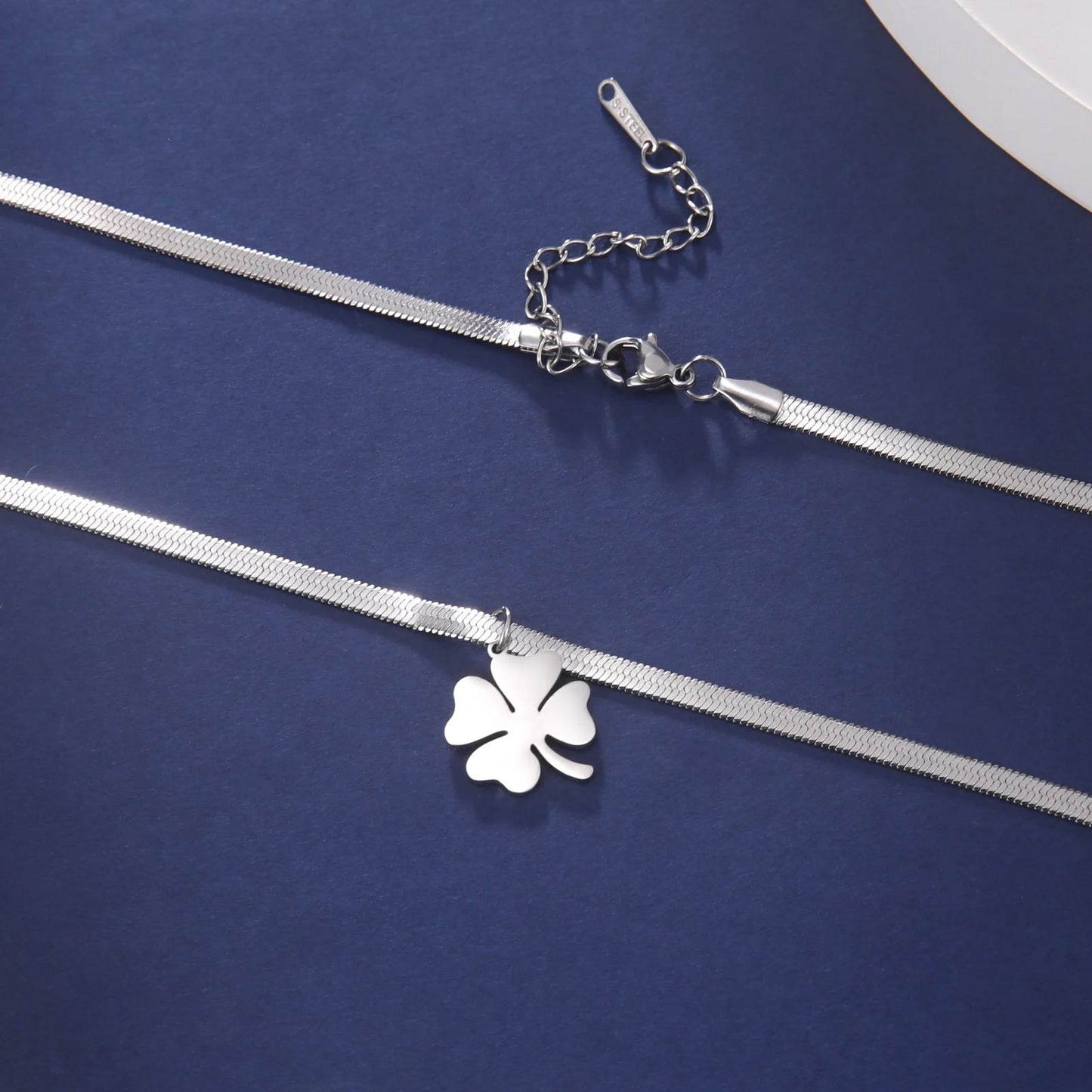 Clover Pendant Chain Necklace - Montero Milan