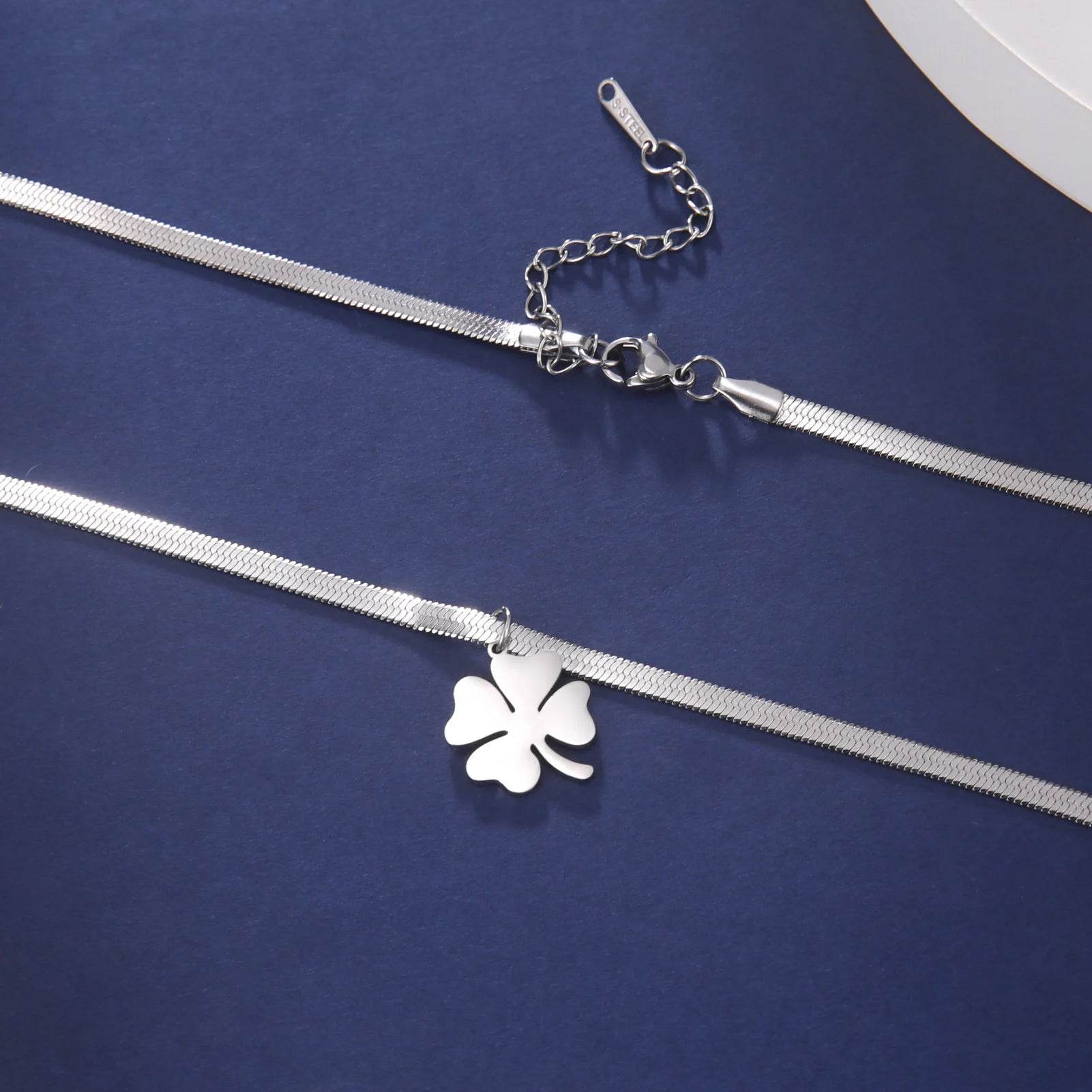Clover Pendant Chain Necklace - Montero Milan