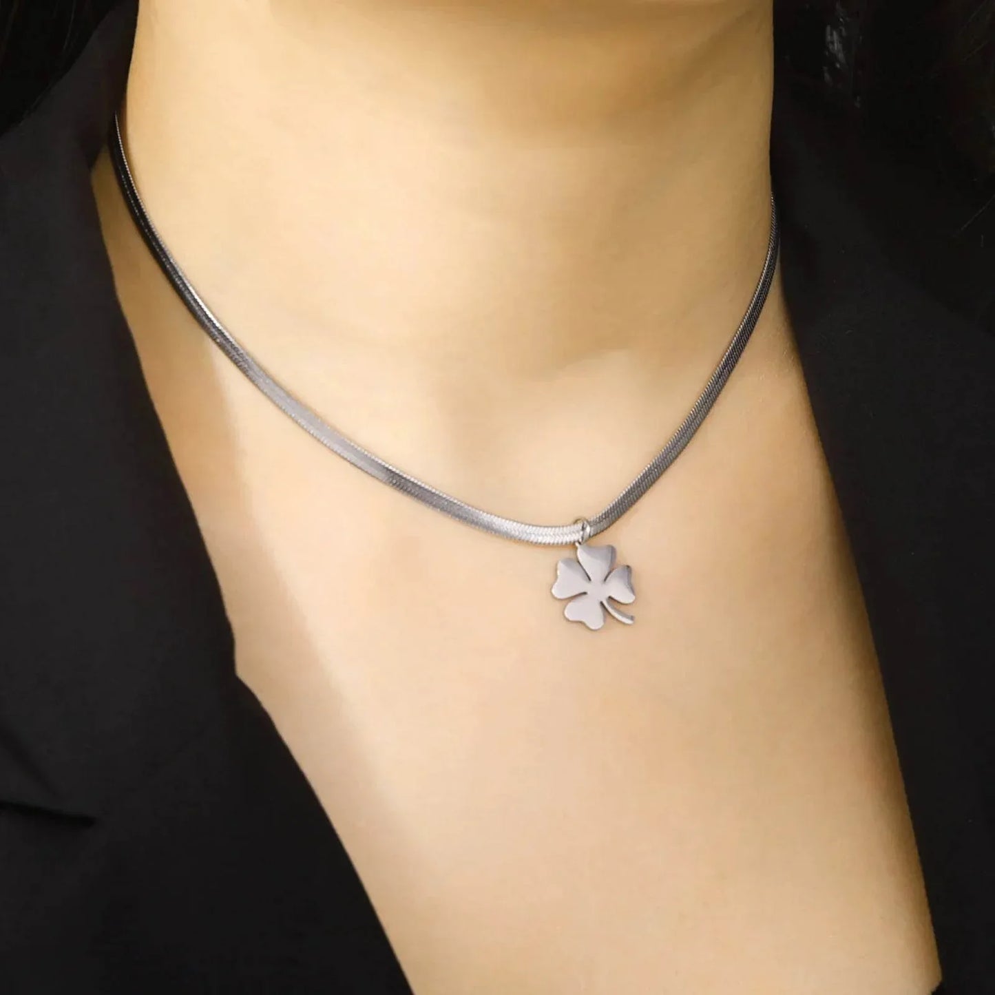 Clover Pendant Chain Necklace - Montero Milan