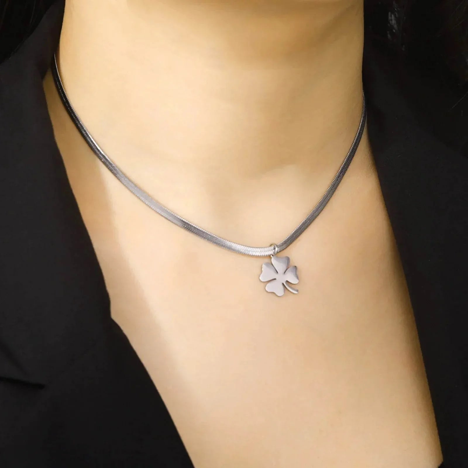 Clover Pendant Chain Necklace - Montero Milan