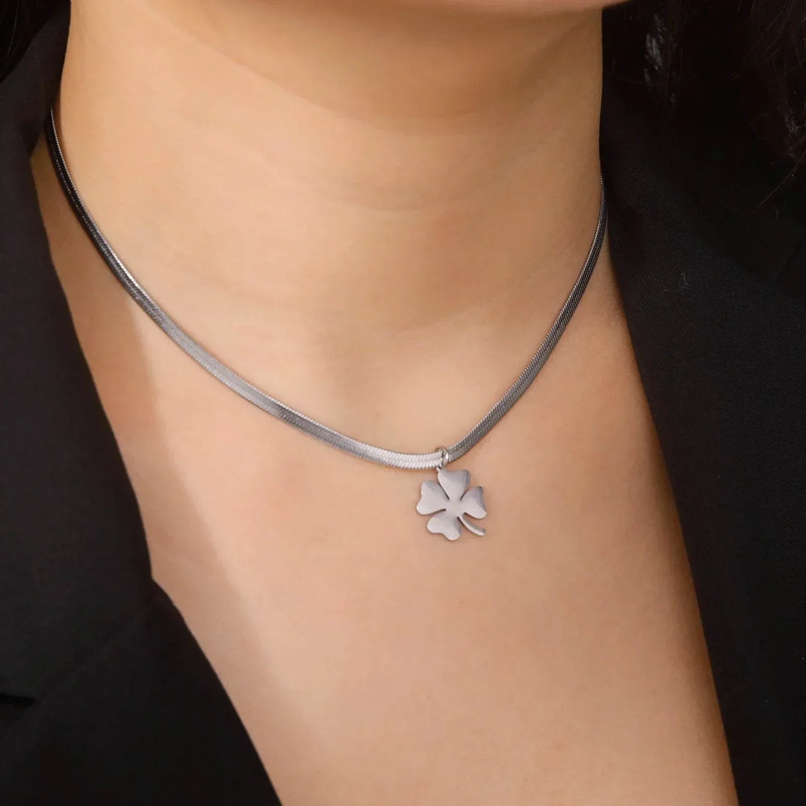 Clover Pendant Chain Necklace - Montero Milan